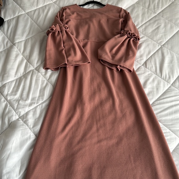 Salomon pink long maxi dress with design on sleeve - Picture 2 of 2